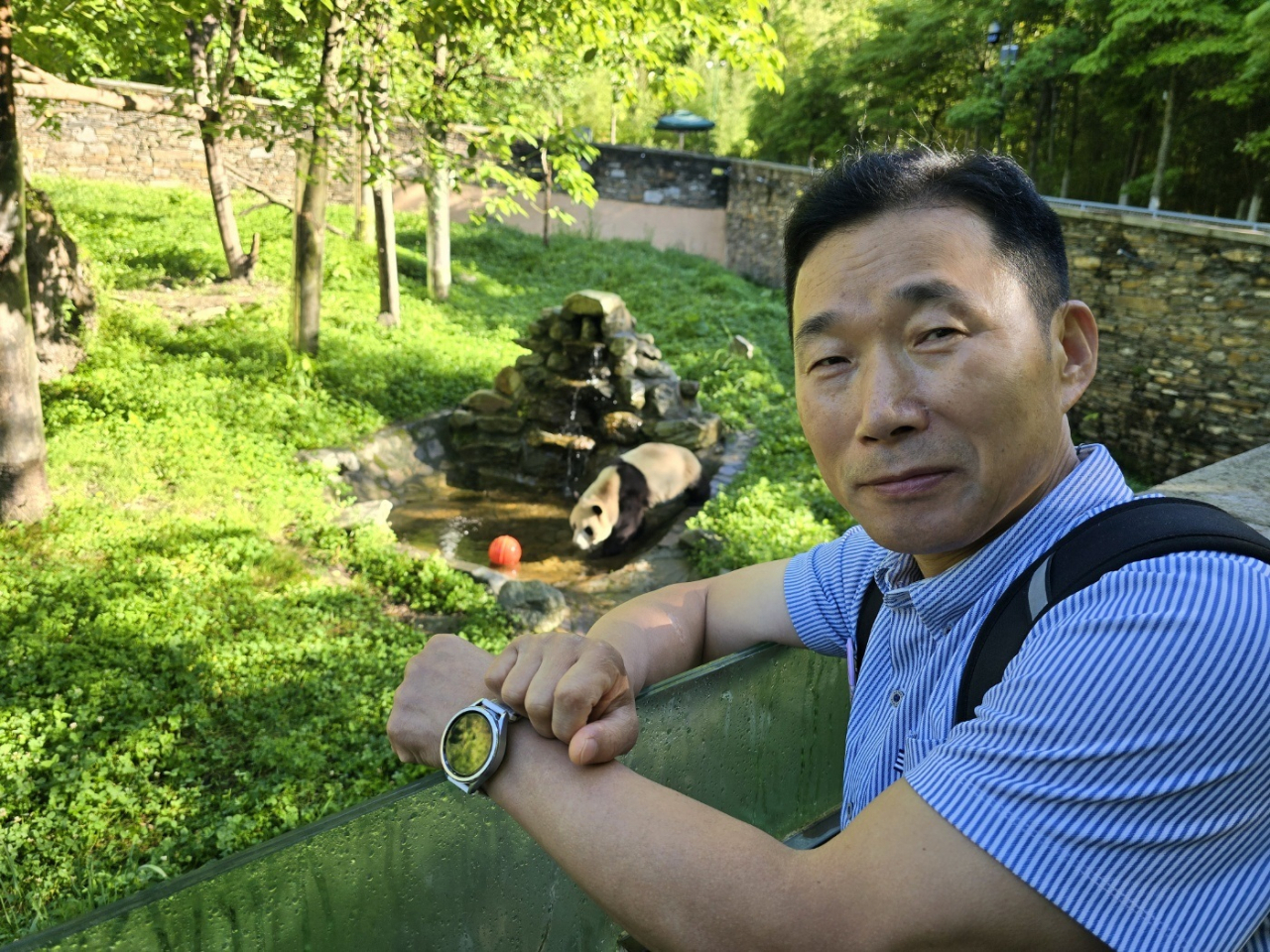 사천성 판다기지의 강철원 주키퍼