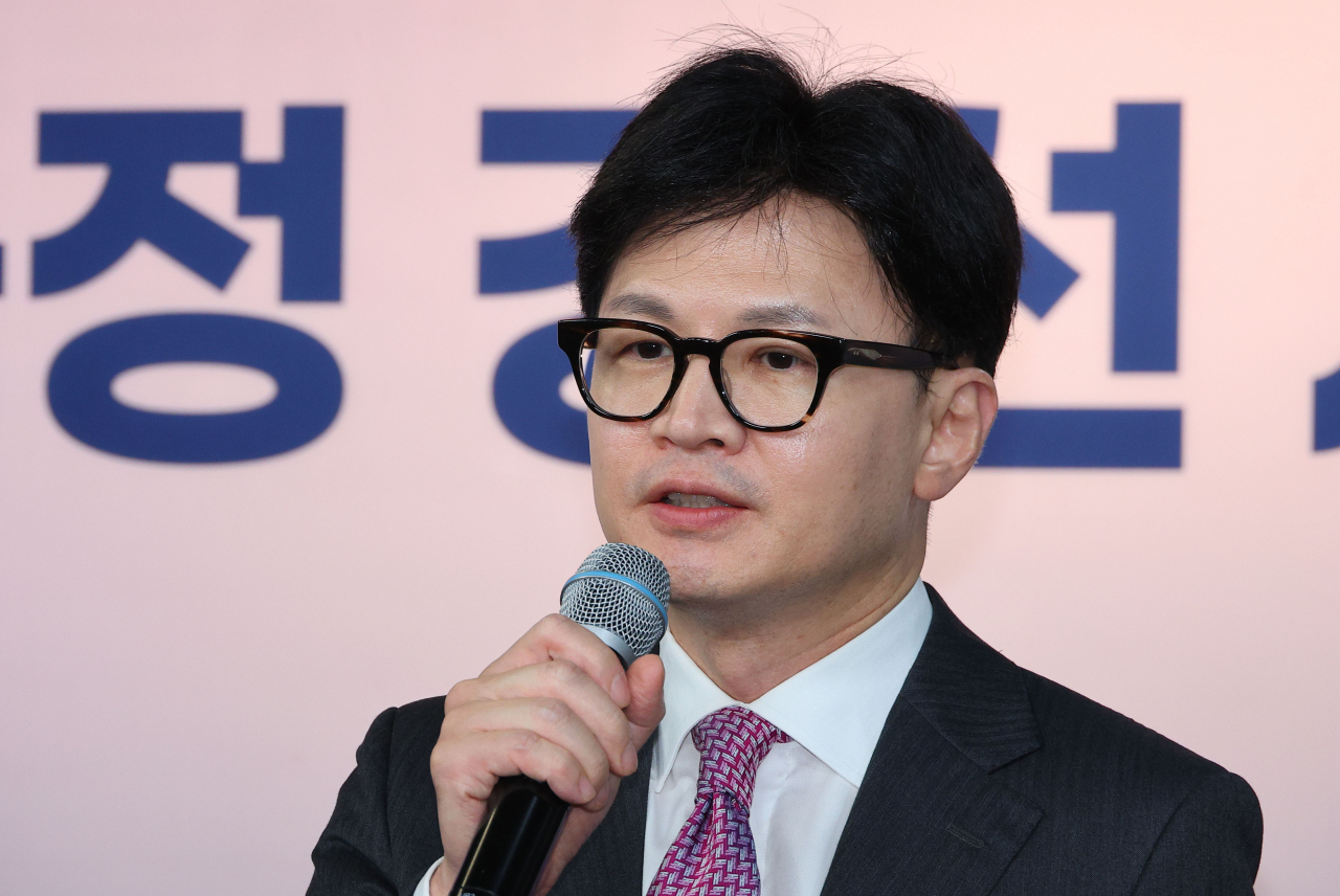 때릴수록 커지는 한동훈? ‘김건희 여사 연락 무시’ 논란, ‘연판장’으로 돌파할까[이런정치]