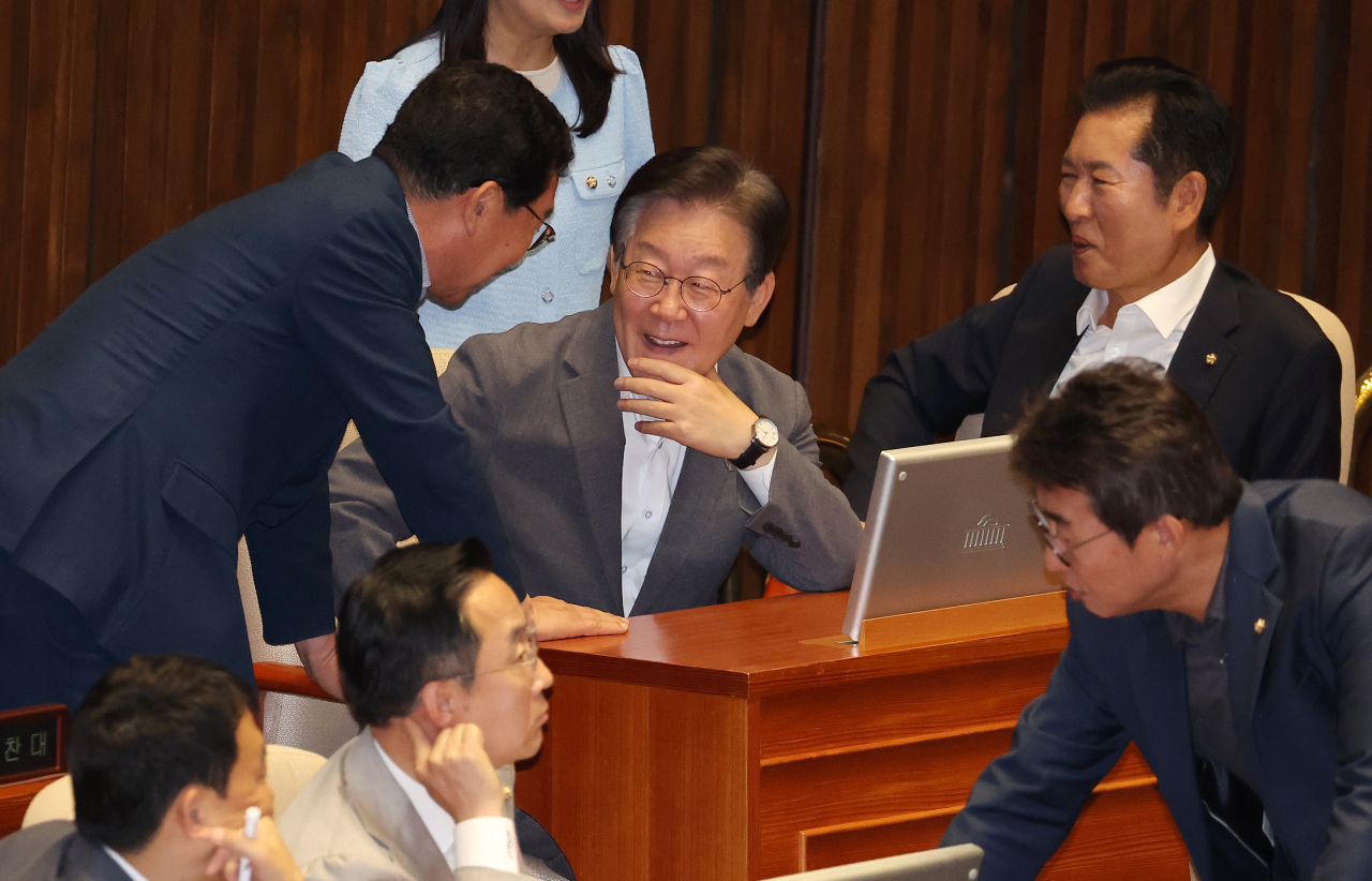 [속보] 검찰, 이재명 부부 소환 통보...경기도 법카 유용 의혹