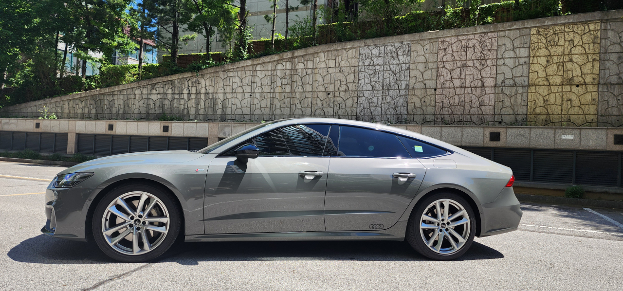 아우디 A7 55 TFSI e콰트로 측면부. 김성우 기자