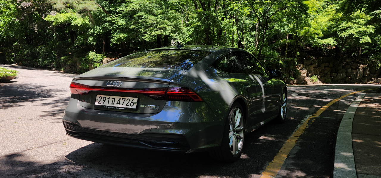 아우디 A7 55 TFSI e콰트로 차량 후면. 김성우 기자