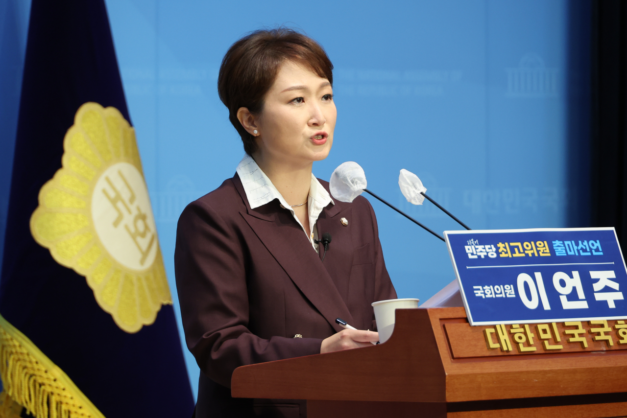 더불어민주당 이언주 의원이 7일 오후 서울 여의도 국회 소통관에서 8·18 전당대회 최고위원 출마선언을 하고 있다. [연합]