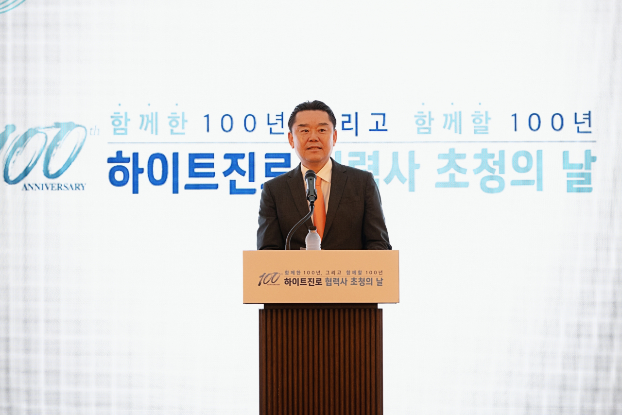 김인규 하이트진로 대표가 협력사 초청의 날 행사에서 인사말을 하고 있다. [하이트진로 제공]