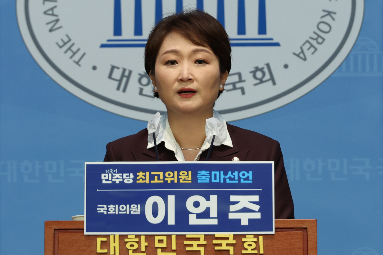 이언주 더불어민주당 의원이 7일 오후 서울 여의도 국회 소통관에서 8·18 전당대회 최고위원 출마선언을 하고 있다. [연합]
