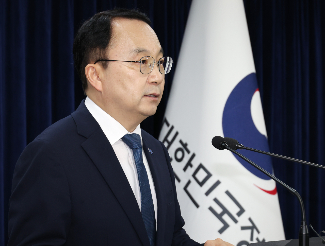 통일부 구병삼 대변인이 8일 서울 종로구 정부서울청사에서 정례브리핑을 하고 있다. [연합]