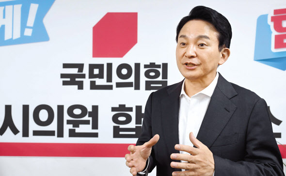 원희룡 국민의힘 당대표 후보자가 5일 경기도 파주시 중앙로 국민의힘 파주시을 합동사무소에서 헤럴드경제와 인터뷰를 하고 있다. 파주=이상섭 기자