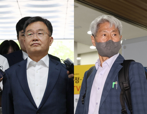 지난 대선에서 대장동 사건과 관련한 허위 인터뷰로 윤석열 대통령의 명예를 훼손한 혐의를 받는 화천대유자산관리 대주주 김만배 씨(왼쪽)와 신학림 전 언론노조 위원장이 지난달 20일 오전 서울 서초구 서울중앙지법에서 열린 영장실질심사에 출석하기 위해 법정으로 향하고 있다. [연합]