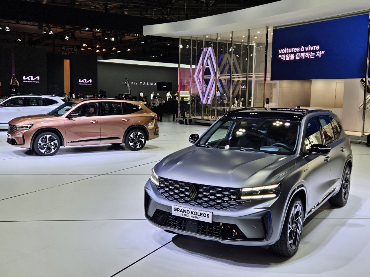 뉴 르노 그랑 콜레오스는 하이브리드와 가솔린, 2종의 파워트레인으로 출시된다. 서재근 기자