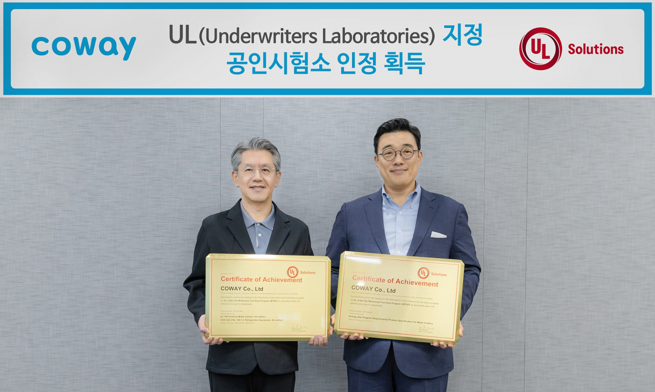 ‘UL솔루션스 지정 공인시험소’ 인정서 수여식 모습. 코웨이 제공