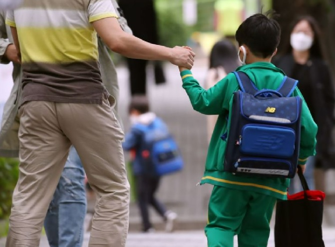 자취 감추는 초등학교…인구 감소에 초등·고등 신설도 ‘역전’[저출산 0.7의 경고, 함께돌봄2024]