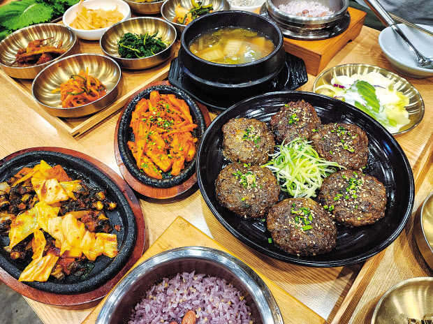 성현한정식의 ‘약채락 한 상’