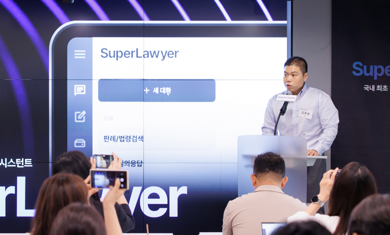 김본환 로앤컴퍼니 대표가 9일 슈퍼로이어 출시 기자간담회에서 인사말을 하고 있다.[로앤컴퍼니 제공]