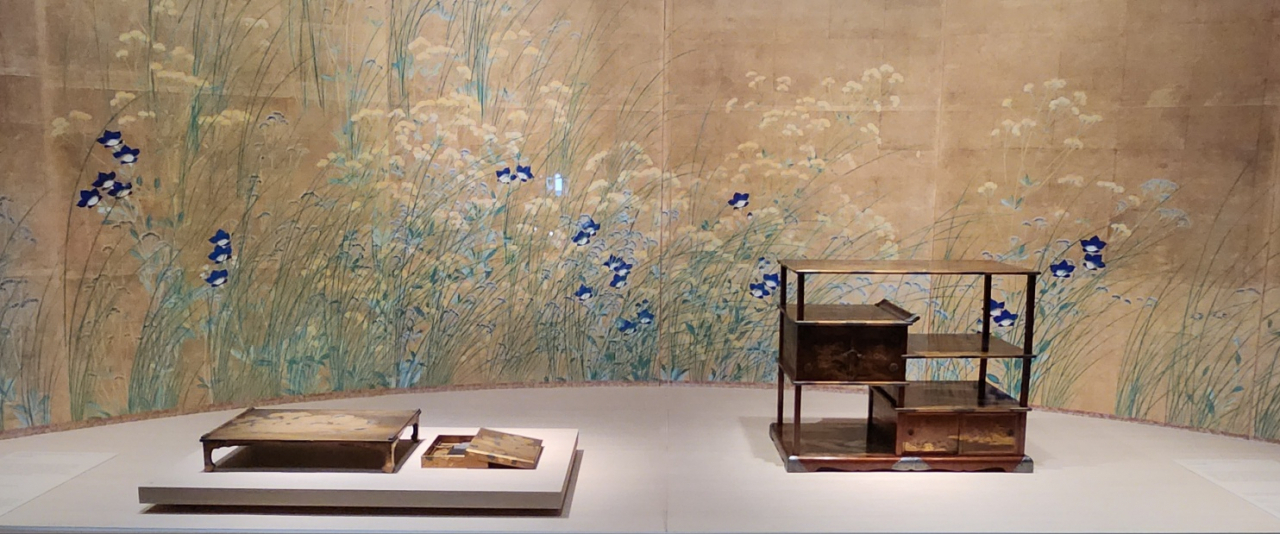 Japanese lacquerware is on display at the exhibition “Lacquerware of East Asia” in the National Museum of Korea. (Choi Si-young/The Korea Herald)