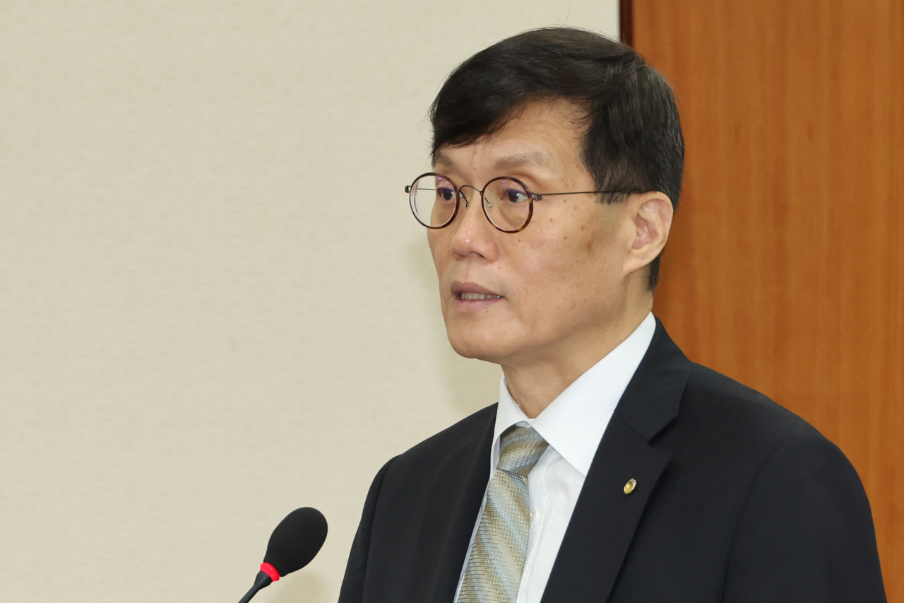 이창용 한국은행 총재가 9일 오전 서울 여의도 국회에서 열린 기획재정위원회 전체회의에서 업무보고를 하고 있다. [연합]