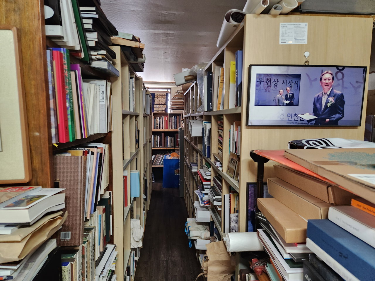 이태호 명지대 미술사학과 석좌교수의 작업실 모습. [이원율 기자]