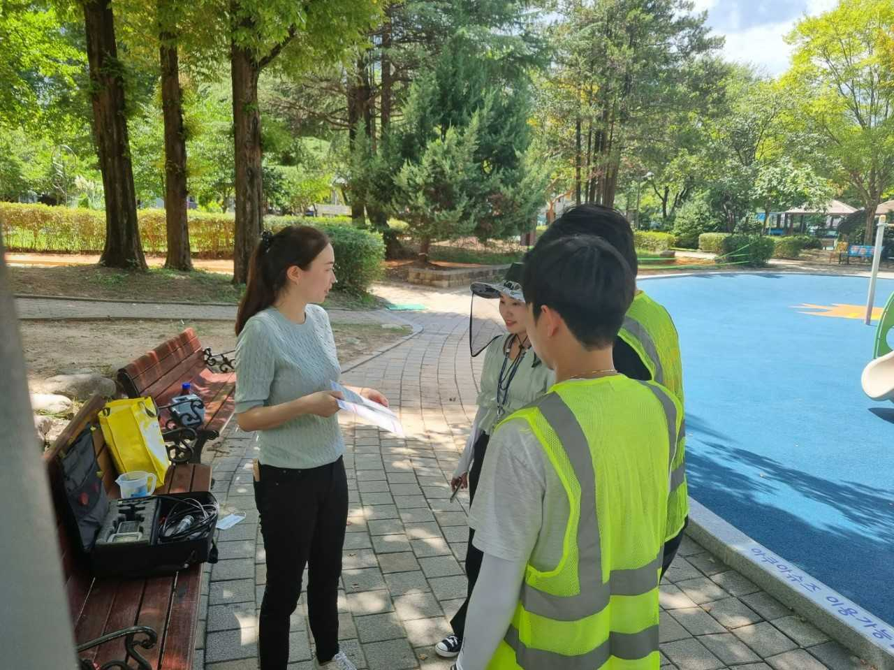 광주광역시보건환경연구원은 광주지역 물놀이형 수경시설을 대상으로 수질관리, 시료채취 방법 안내 등 수질관리 도움 서비스를 실시한다.