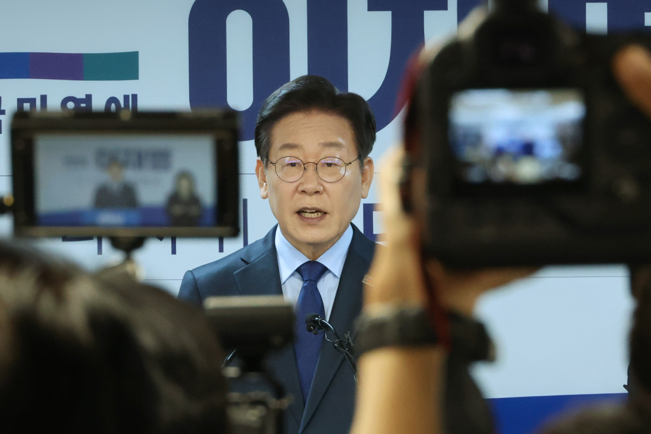 이재명 더불어민주당 전 대표가 10일 오전 서울 여의도 중앙당사에서 당 대표 출마 선언을 하고 있다. [연합]