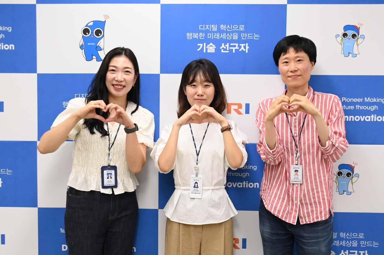 2024년 ETRI 차세대주역 신진연구사업에 선정된 3명의 여성 연구자. 장미(왼쪽부터), 최다혜, 양소영 선임연구원.[ETRI 제공]