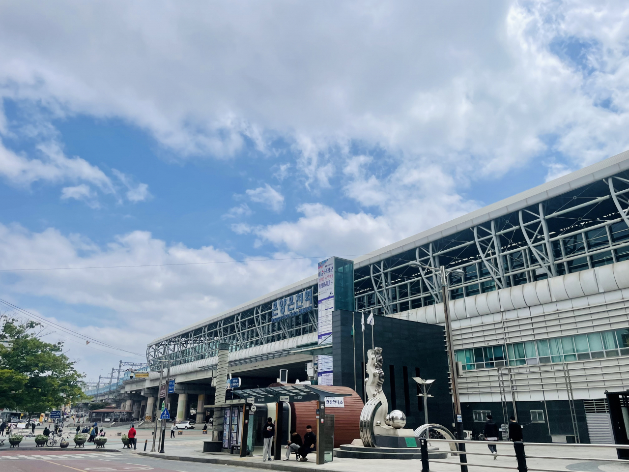 충남 온양온천역사.