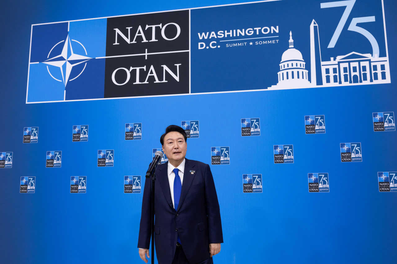 윤석열 대통령이 11일(현지시간) 북대서양조약기구(NATO·나토) 75주년 정상회의가 개최된 미국 워싱턴DC 월터 E. 워싱턴 컨벤션센터에 도착해 발언하고 있다. [연합]