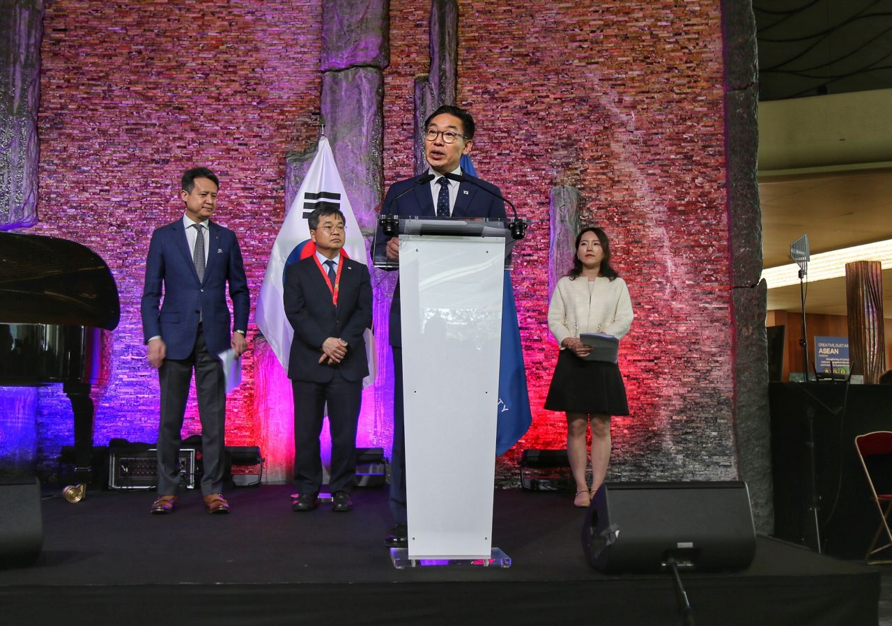 김완기 특허청장이 11일 스위스 제네바에서 열린 ‘한국신탁기금 20주년 기념행사’에서 환영사를 전하고 있다.