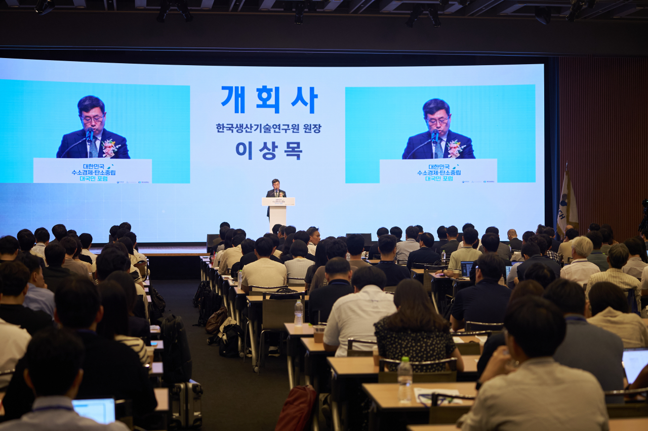 ‘대한민국 수소경제·탄소중립 대국민 포럼’에서 이상목 한국생산기술연구원장이 개회사를 전하고 있다.[한국생산기술연구원 제공]