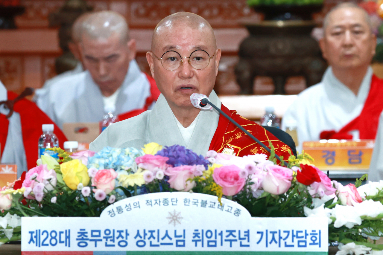 한국불교태고종 제28대 총무원장 상진스님이 12일 서울 종로구 한국불교태고종 법륜사에서 취임 1주년 기자간담회를 하고 있다. [연합]