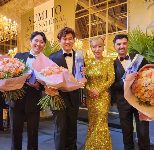 Sumi Jo (third from left) and three winners of the inaugural Sumi Jo Vocal Competition pose for photos at the Chateau de la Ferte-Imbault in France on Friday. (Yonhap)