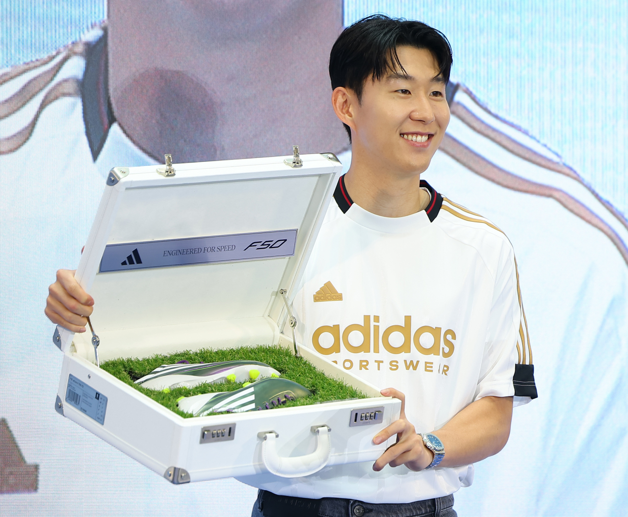 손흥민(토트넘)이 잉글랜드 3부리그 팀과 연습 경기에서 멀티 골을 기록하며 2024-2025시즌에 대한 기대감을 키웠다.[연합]