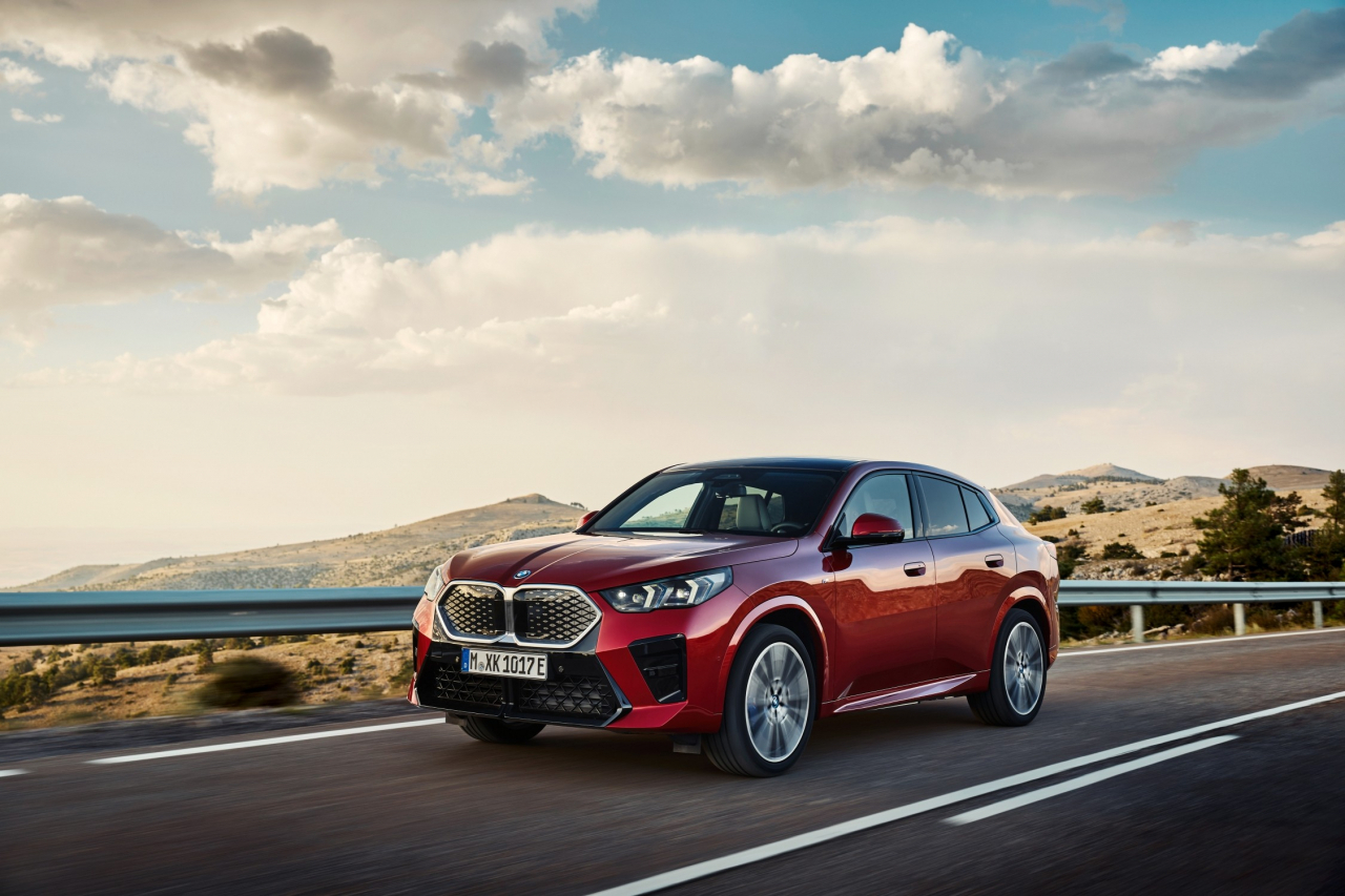 BMW의 소형 SAC BMW 뉴 X2의 주행 모습. [BMW 코리아 제공]