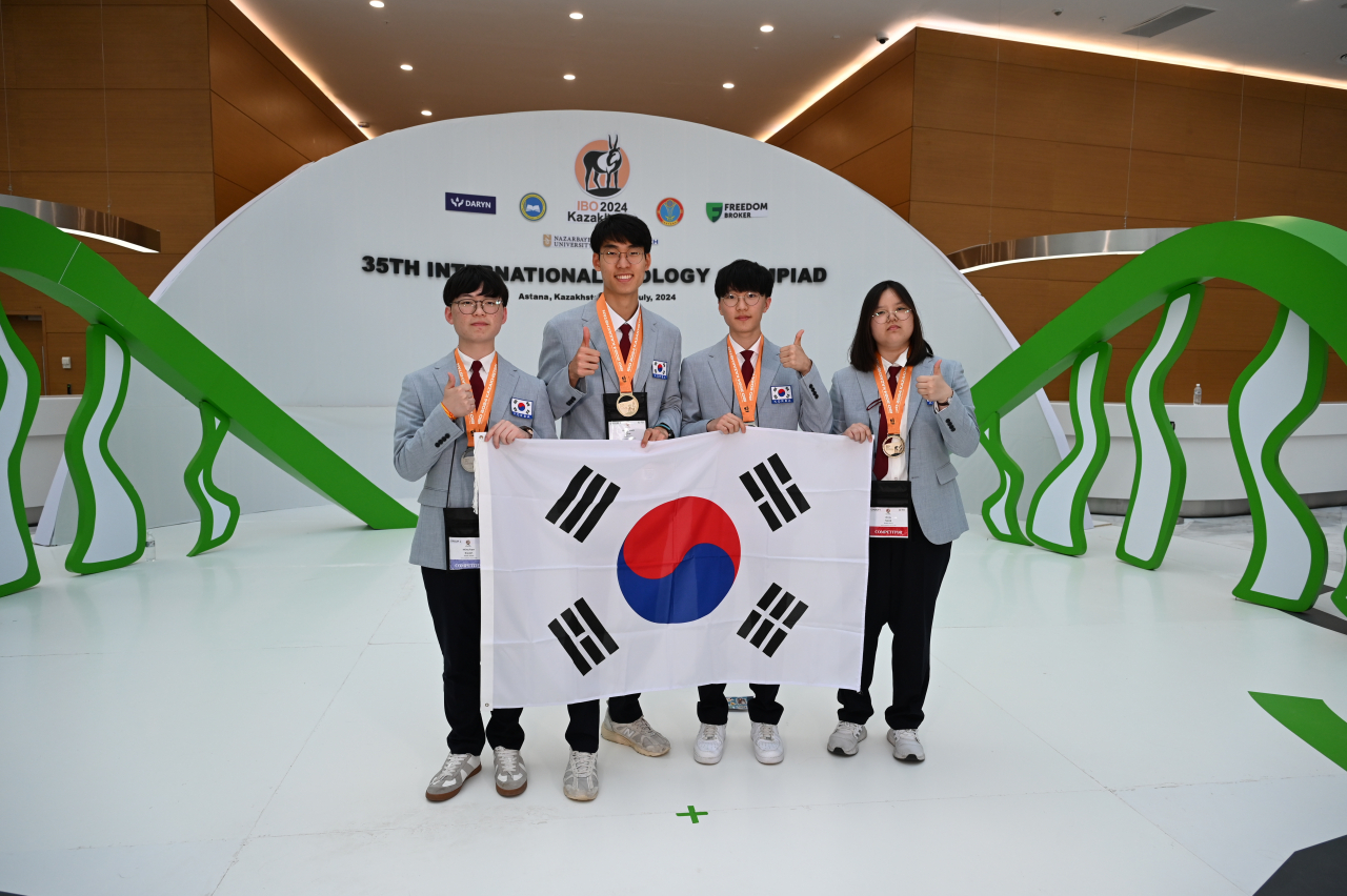 제35회 국제생물올림피아드에 참가한 한국대표단. 권민찬(왼쪽부터), 차무겸, 신믿음, 석진주 학생.[과기정통부 제공]