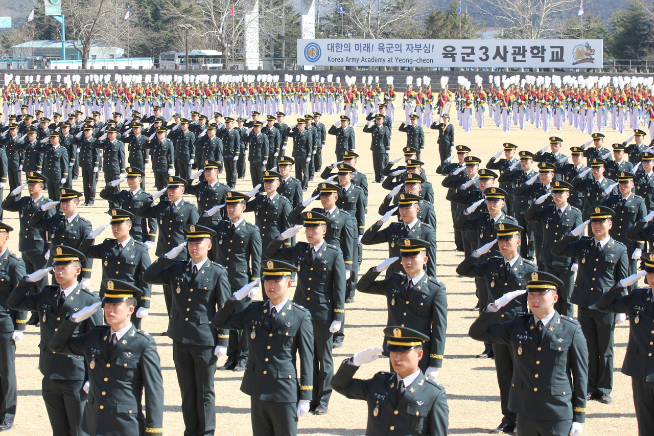 서울안보포럼(SDF)이 16일 용산 국방컨벤션에서 ‘2040을 지향하는 자부심 넘치는 군대 육성’이란 주제로 정기 총회 및 창립 1주년 세미나를 개최한 가운데 인구절벽과 간부 사기 저하라는 심각한 도전에 직면한 우리 군과 안보의 미래를 모색하기 위한 자리에서 쓴 소리가 쏟아졌다. 사진은 기사와 무관. 자료사진. [헤럴드DB]