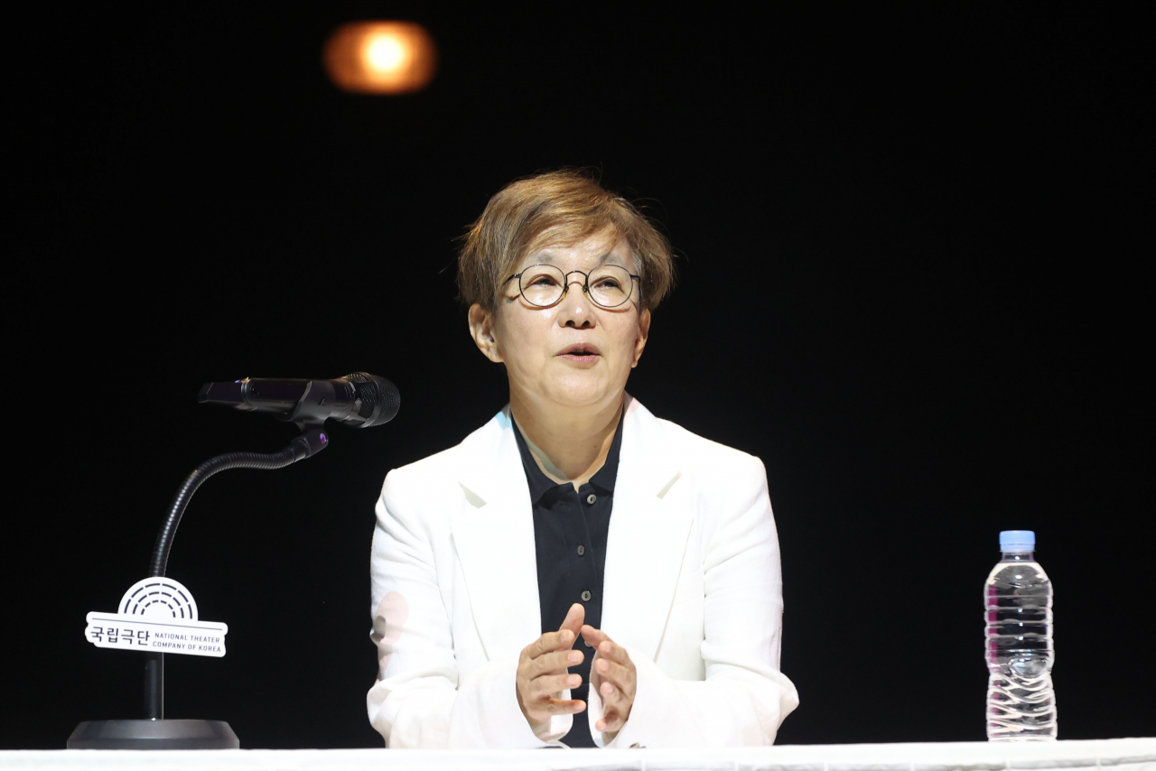 박정희 국립극단 신임 예술감독이 16일 오후 서울 중구 명동예술극장에서 기자간담회를 하고 있다. 연합뉴스