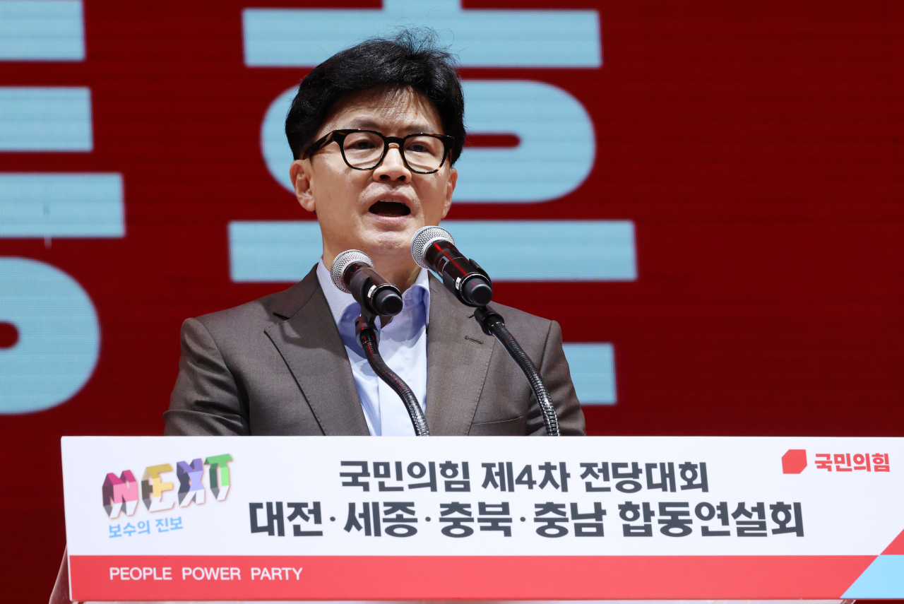 국민의힘 한동훈 당 대표 후보가 15일 오후 충남 천안 유관순체육관에서 열린 대전·세종·충북·충남 합동연설회에서 정견발표를 하고 있다. [연합]