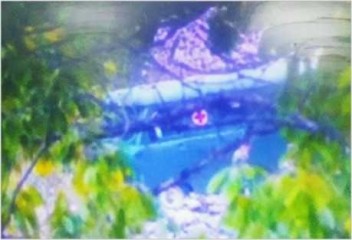 신원식 국방부 장관은 17일 소집한 ‘북 도발 및 재해재난 대비 긴급지휘관회의’에서 “지금 우리는 북한의 도발 위협과 예측하기 어려운 자연재해까지 대비해야 하는 복합적인 위기 상황에 직면해 있다”고 진단했다. 북한군이 비무장지대(DMZ) 일대에서 지뢰매설 작업 중 부상을 입은 환자를 수송하는 모습. [국방부 제공]