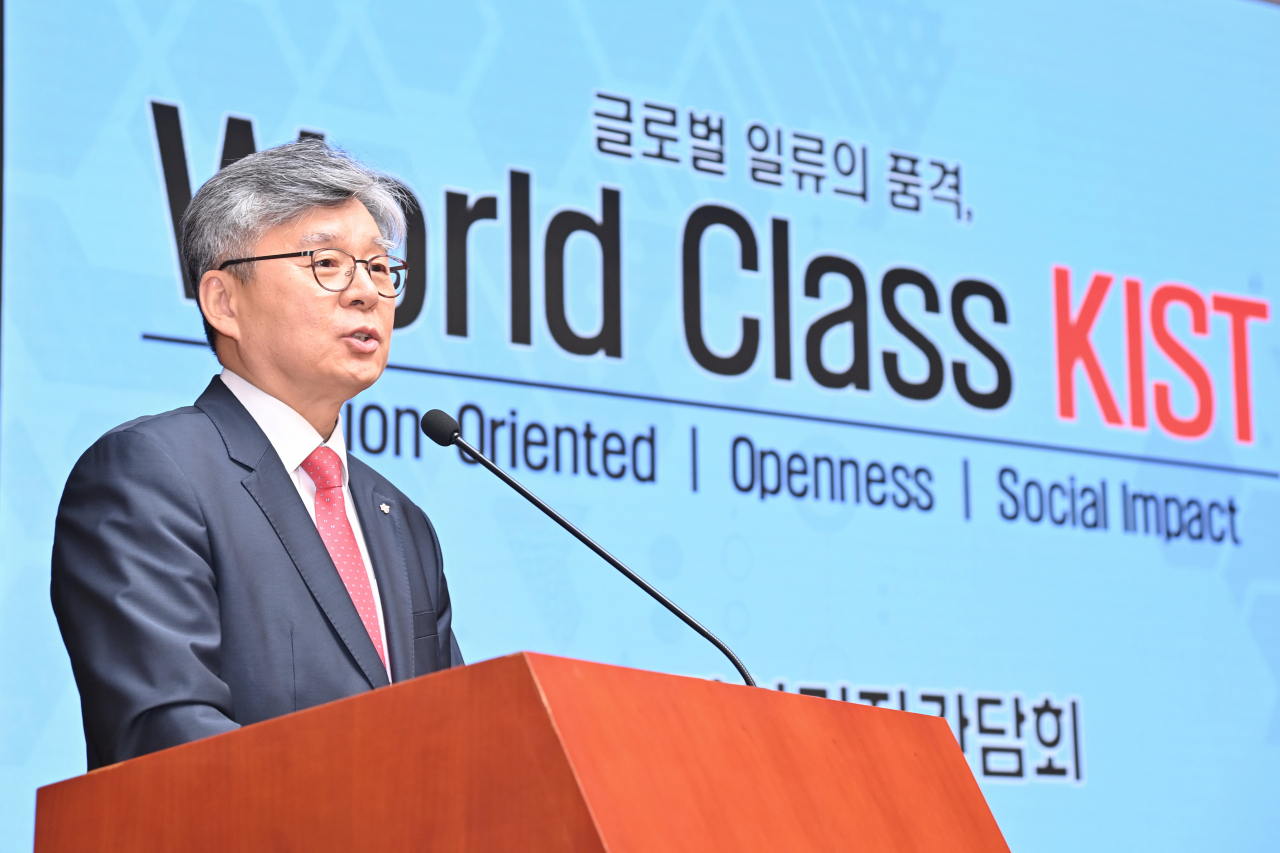 오상록 한국과학기술연구원(KIST) 원장이 17일 취임 100일을 맞아 서울 성북구 KIST에서 기자간담회를 열고 인사말을 하고 있다. [KIST 제공]
