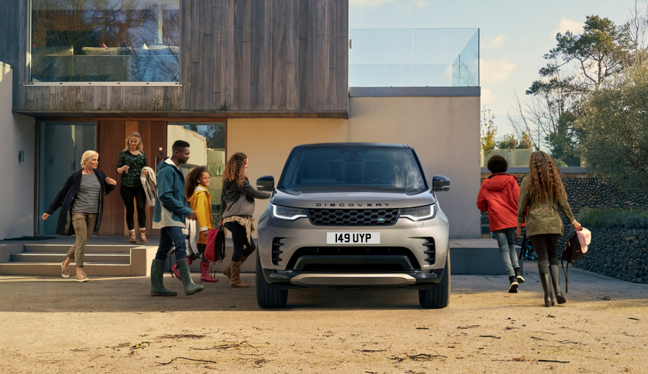 JLR 코리아가 새롭게 출시한 럭셔리 7인승 패밀리 SUV 뉴 디스커버리 2024년형 모델. [JLR코리아 제공]