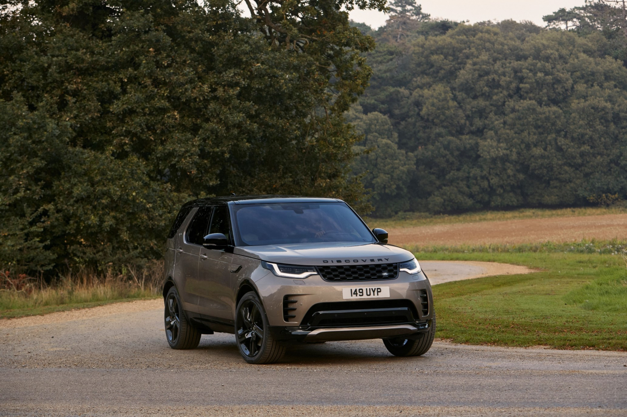 JLR 코리아가 새롭게 출시한 럭셔리 7인승 패밀리 SUV 뉴 디스커버리 2024년형 모델. [JLR코리아 제공]