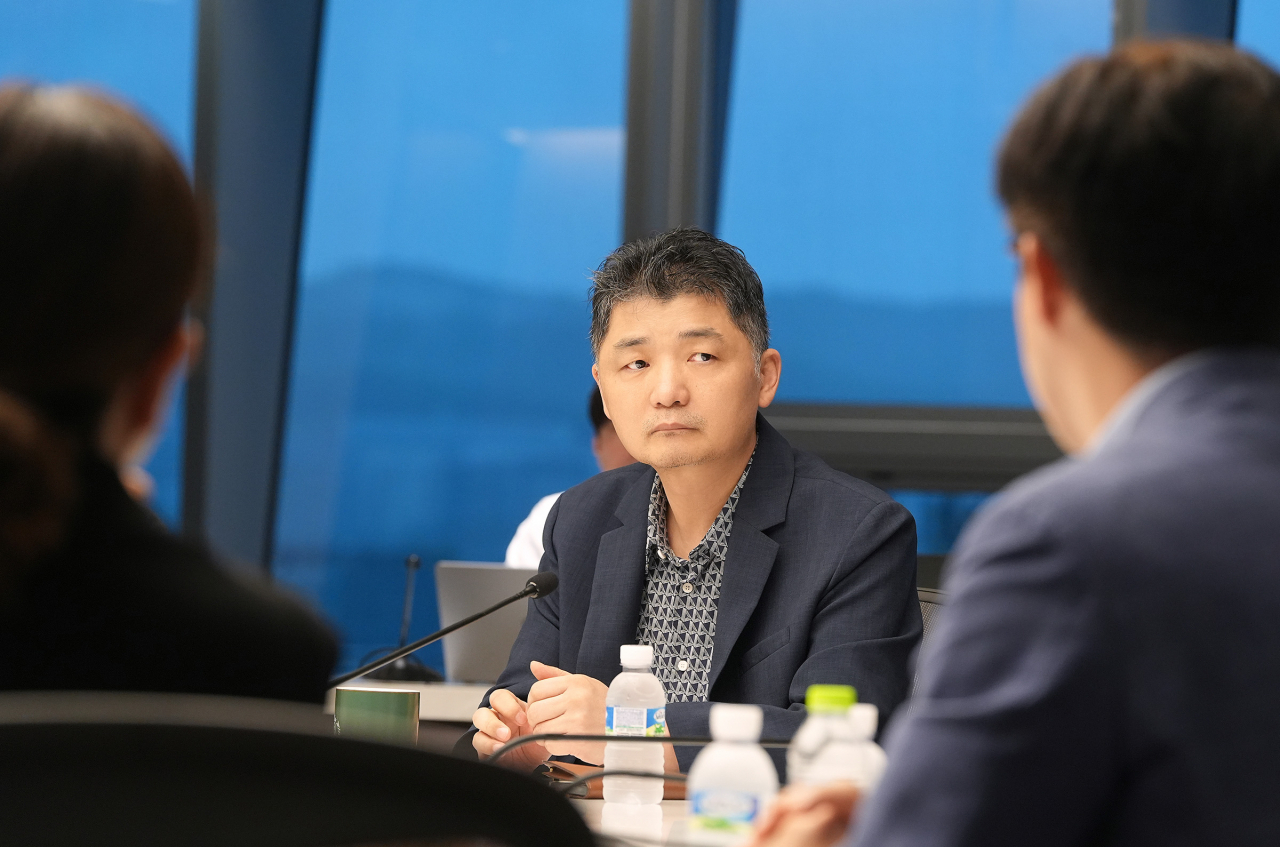 김범수 카카오 김범수 CA협의체 공동의장 겸 경영쇄신위원장 18일 임시 그룹협의회에서 발언하고 있다. [카카오 제공]