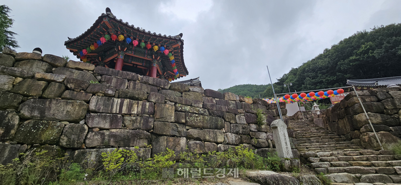 “17세 화랑 김유신, 이곳서 삼국통일 꿈꿨다”…천년고찰 불굴사 [정용식의 내 마음대로 사찰여행 비경 100선]