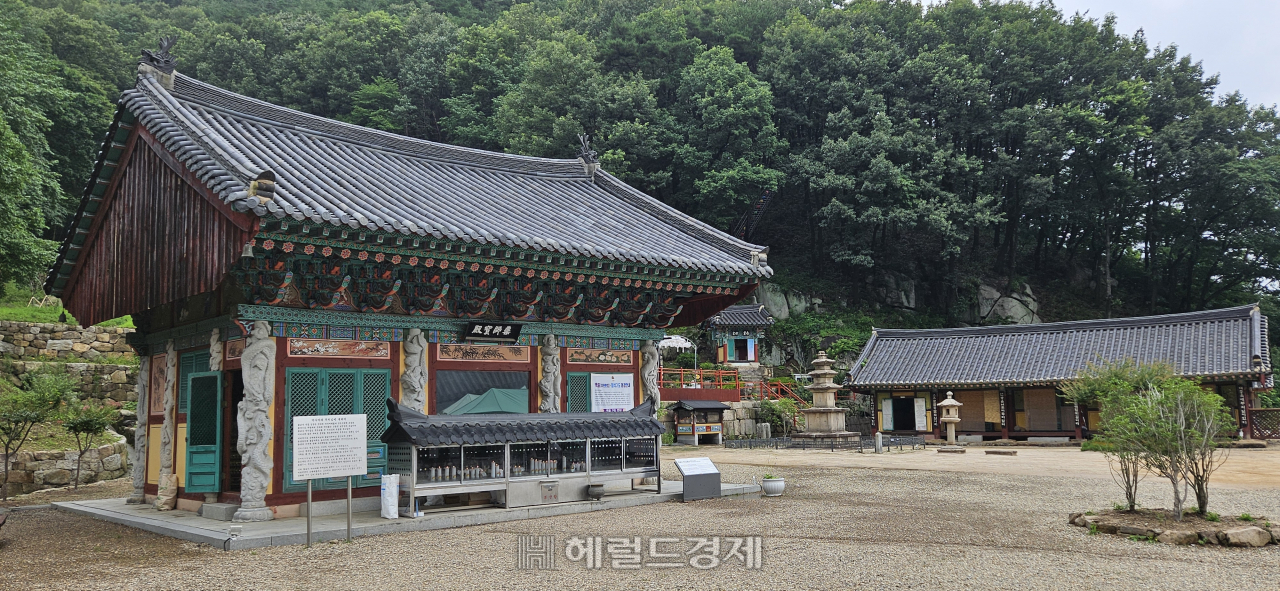 “17세 화랑 김유신, 이곳서 삼국통일 꿈꿨다”…천년고찰 불굴사 [정용식의 내 마음대로 사찰여행 비경 100선]