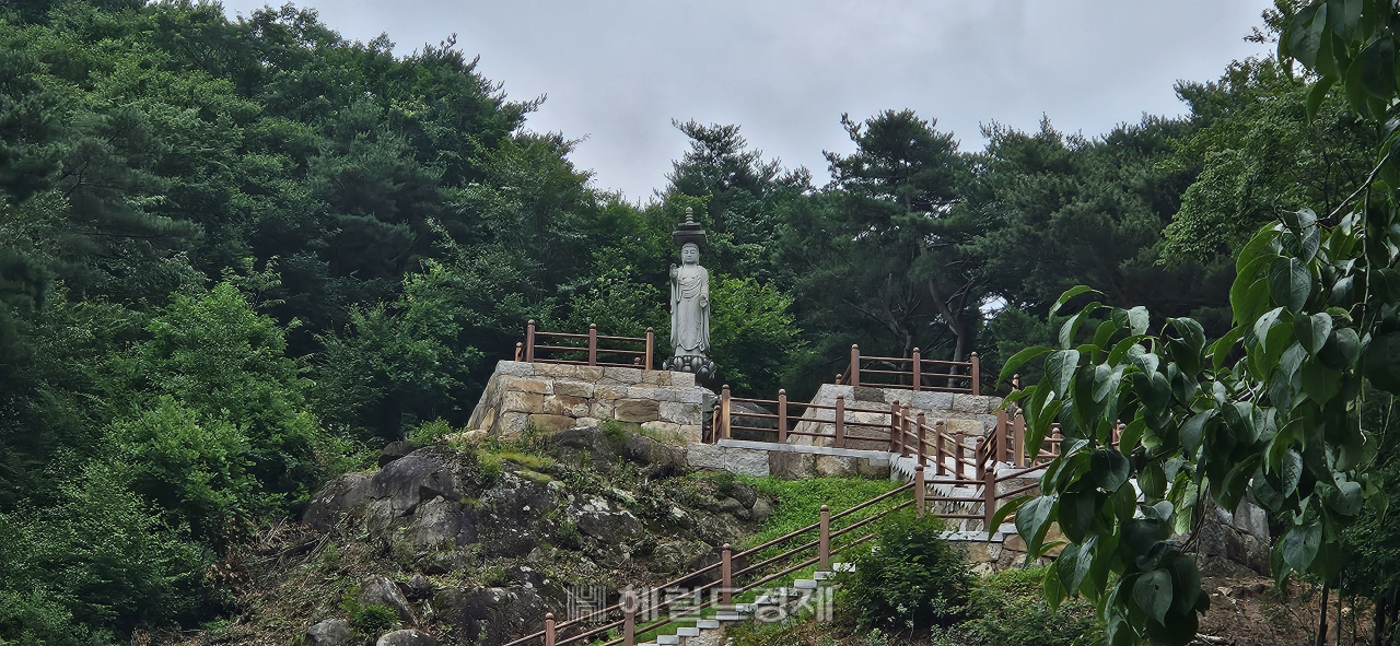 “17세 화랑 김유신, 이곳서 삼국통일 꿈꿨다”…천년고찰 불굴사 [정용식의 내 마음대로 사찰여행 비경 100선]