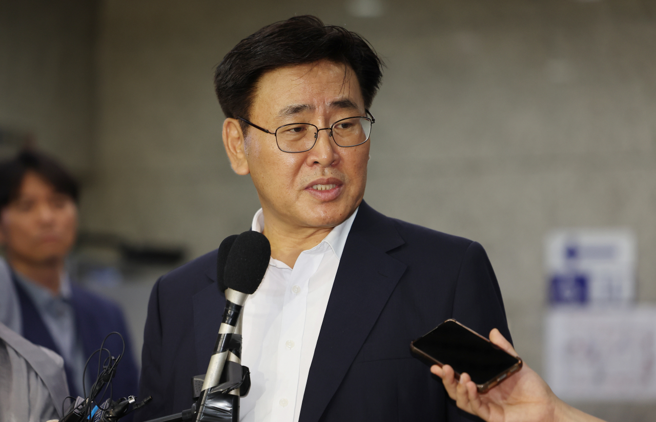 과학기술정보통신부 장관 후보자로 지명된 유상임 서울대 재료공학부 교수가 19일 오전 서울 종로구에 마련된 인사청문회준비단 사무실에 들어서며 취재진의 질문에 답하고 있다. [연합]