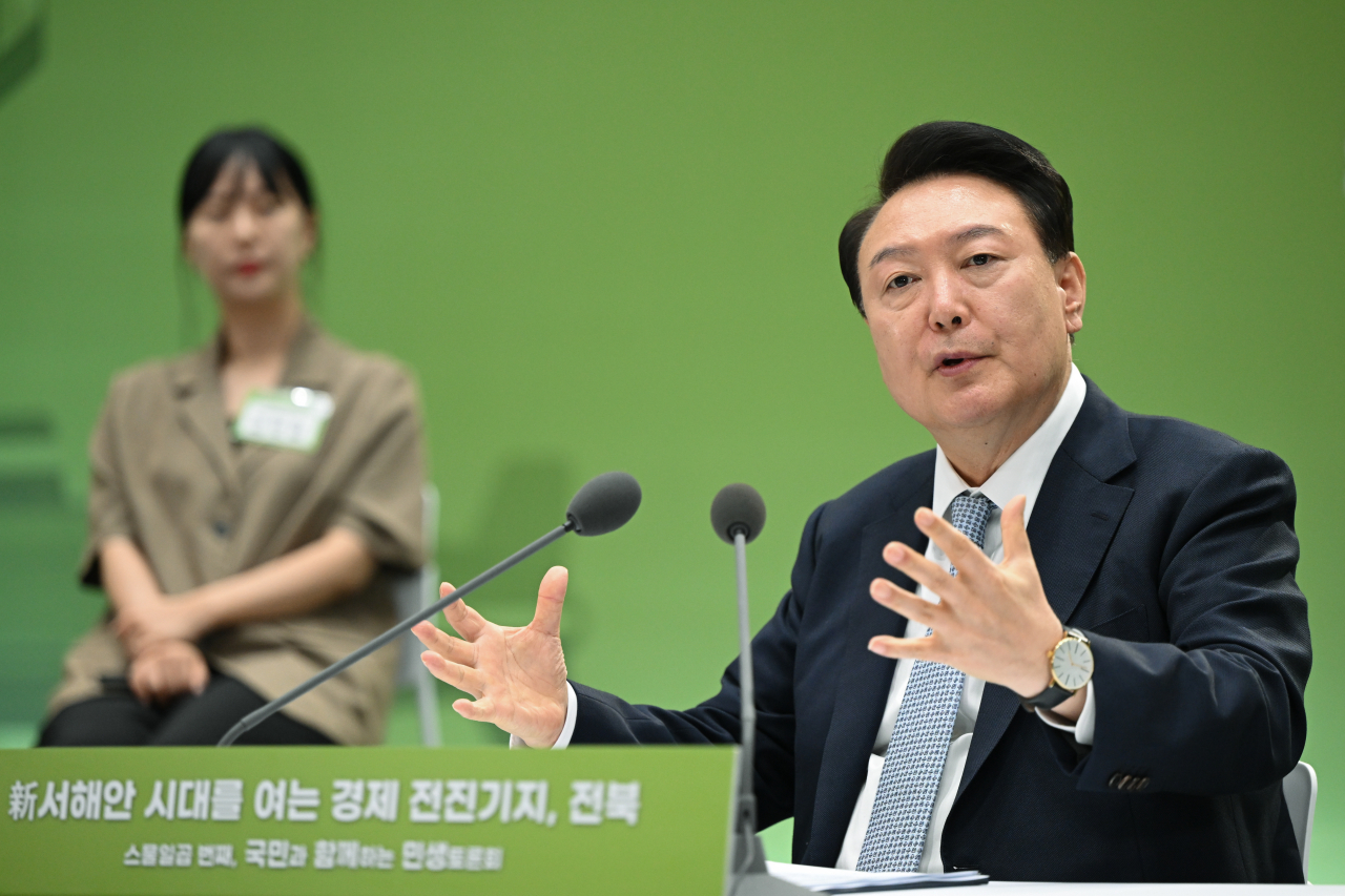 윤석열 대통령이 지난 18일 전북 정읍시 JB그룹 아우름캠퍼스에서 열린 ‘국민과 함께하는 민생토론회 스물일곱 번째, 신 서해안 시대를 여는 경제 전진기지, 전북’에서 마무리 발언을 하고 있다. [연합]