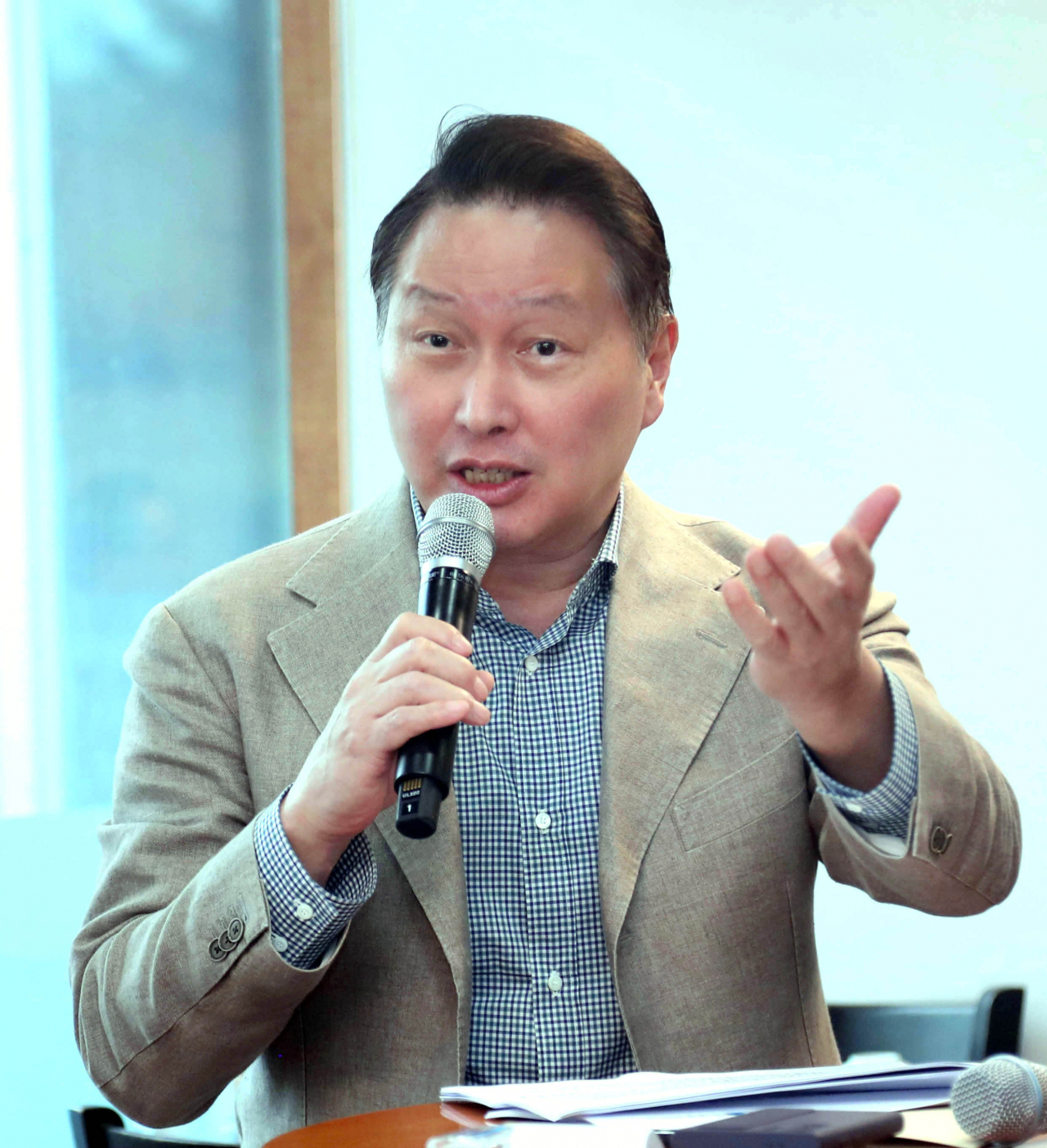 최태원 대한상의 회장은 지난 19일 대한상의 제주포럼 때 진행된 기자간담회에서 “AI육성을 위해 데이터를 만들고, 데이터센터, 인프라스트럭처를 만들고 사람을 기르자”고 강조했다. [대한상의 제공]