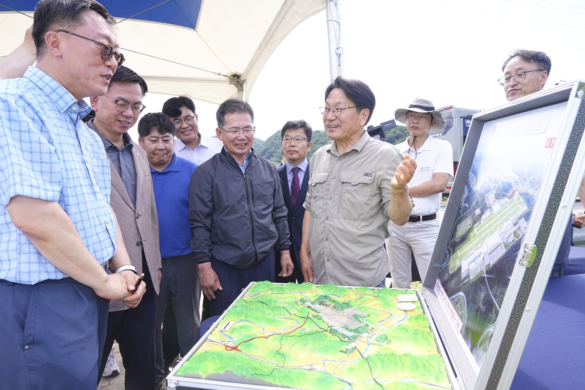 강기정 광주시장, TK 신공항서 이전 해법 모색