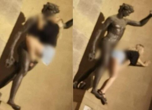 ‘술의 신’ 조각상에 매달린 女, 입맞춤에 음란행위까지…이탈리아 ‘발칵’