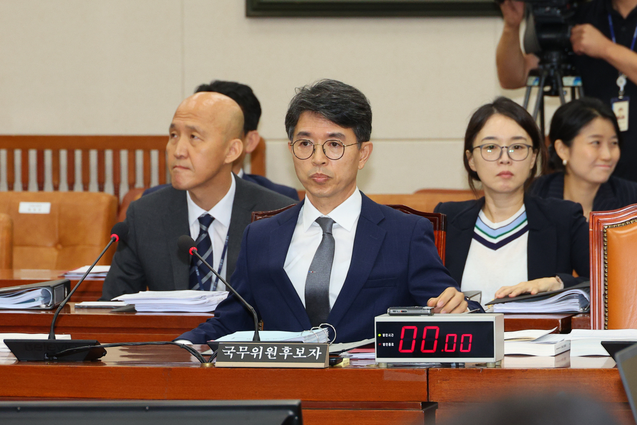 김완섭 환경부 장관 후보자가 22일 오전 서울 여의도 국회 환경노동위원회에서 열린 인사청문회에 참석해 자리하고 있다.[연합]