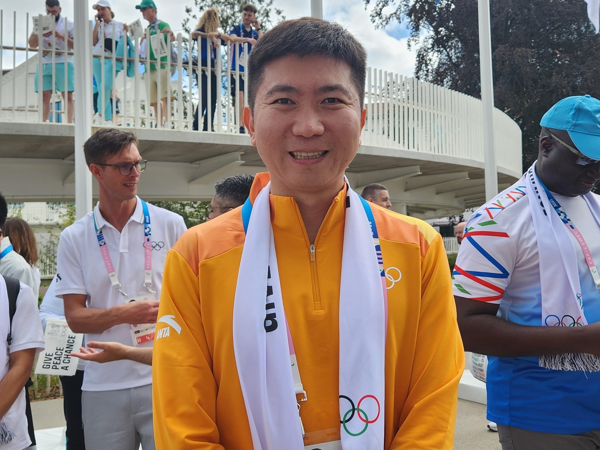 유승민 IOC 선수위원이 22일(현지시간) 프랑스 파리 생드니에 있는 2024 파리 올림픽 선수촌에서 취재진과 인터뷰하고 있다. [연합]