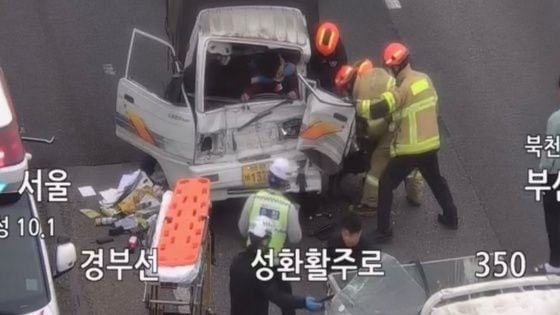 경부고속도로 서울방향 북천안IC 인근에서 3중 추돌 사고로 1명이 숨지고 2명이 다쳤다. [천안서북소방서]